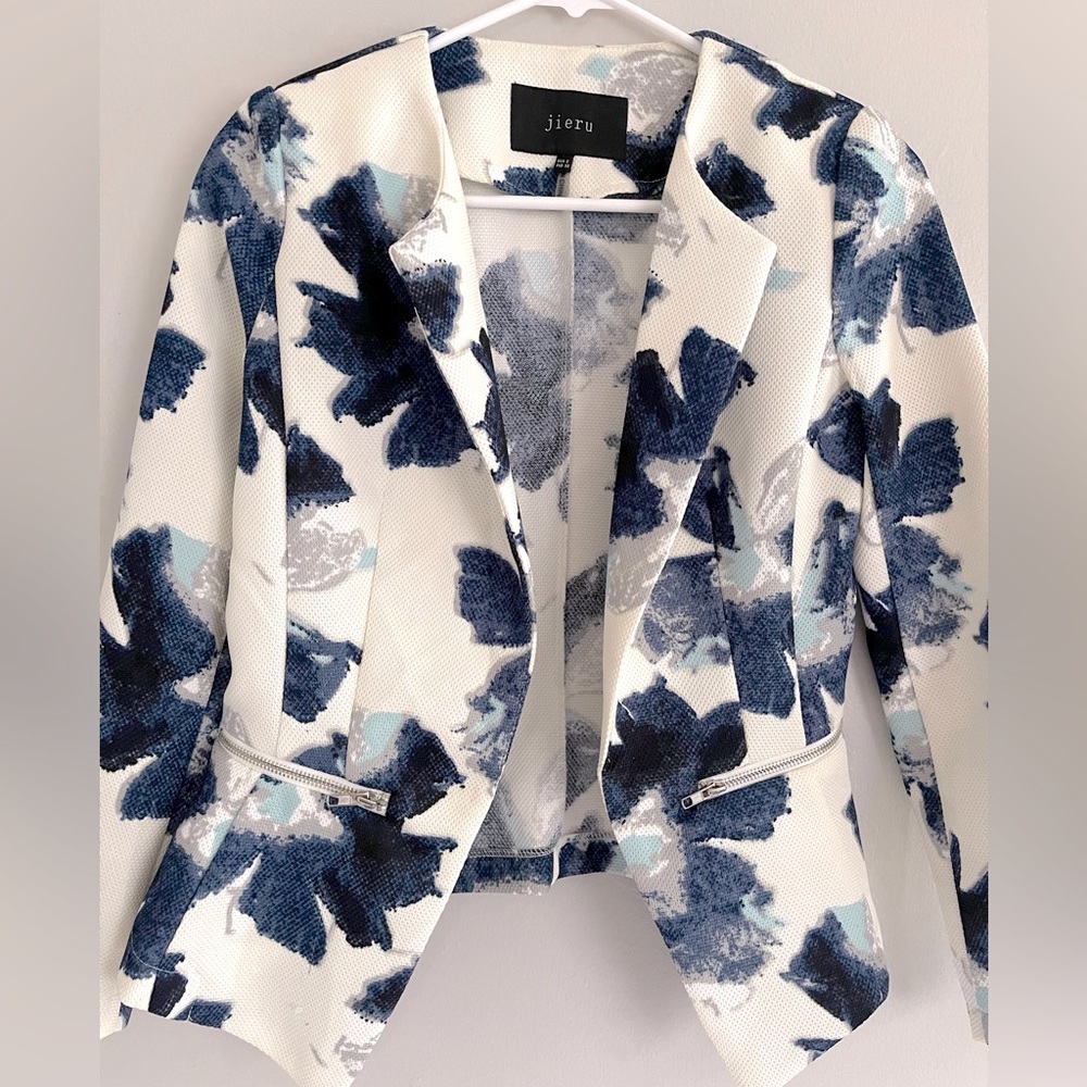 Jieru white jacket